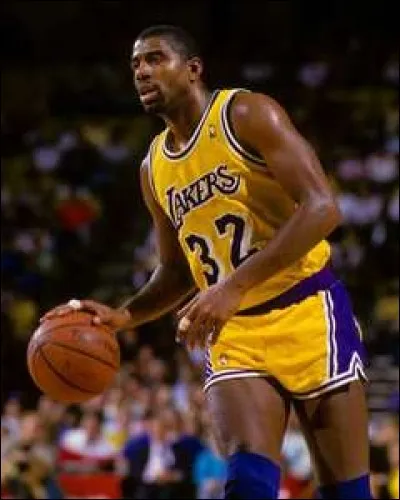 Ce basketteur américain, joueur des Lakers de Los Angeles avec lesquels il remporte cinq titres de champion, en 1980, 1982, 1985, 1987 et 1988, a été élu trois fois meilleur joueur des finales NBA. Il s'agit de ...