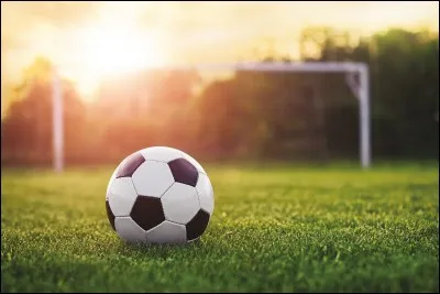 Quand tu tapes dans le ballon, tu...