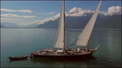 Sur quel lac navigue cette barque ayant pour nom Demoiselle ?