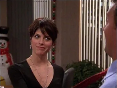 Comment s'appelle l'assistante de Chandler qui tente de le séduire ?