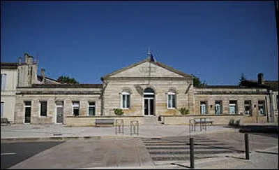 Je vous emmène à présent en Nouvelle-Aquitaine, à Macau. Ville du Médoc, dans l'aire urbaine Bordelaise, elle se situe dans le département ...