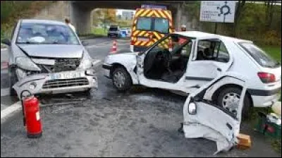 Lucienne a eu un accident de voiture, duquel elle est sortie ....