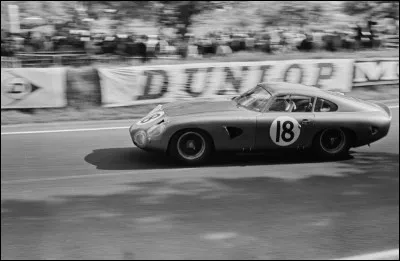 Engagée au Mans en 1963, cette voiture puissante et rapide ne parvient pas à inquiéter les Ferrari. C'est une ...