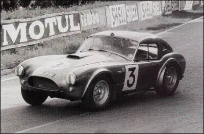 Doté d'un moteur V 8 Ford de 4,7 l, plus puissant que les précédents modèles de la marque, cette voiture se classe 7e en 1963. C'est une ...