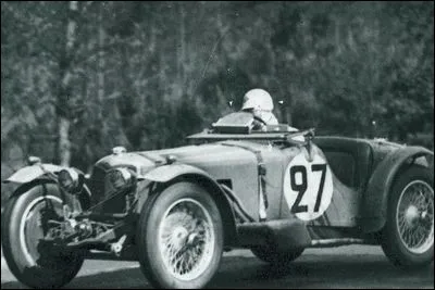 Cette marque a obtenu, en 1934, les deuxième et troisième places derrière l'Alfa Roméo victorieuse. C'est ...