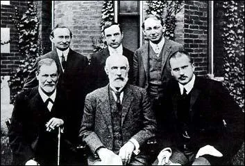 Debout en haut  droite