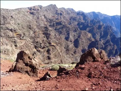 Avec ses 2 426 mètres, le "Roque de los Muchachos" est le point culminant de La Palma. En espagnol, qu'est-ce qu'un "muchacho" ?