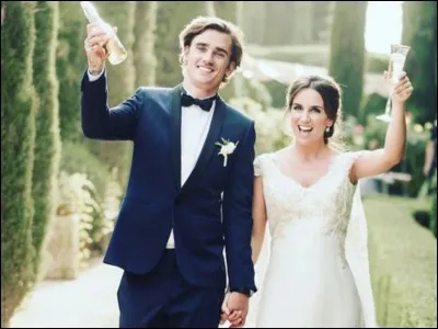 "Quatre mariages et un enterrement" est un long-métrage interprété par Hugh Grant.