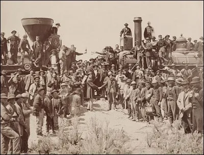 La photo prise par Andrew J. Russell, a immortalisé l'événement. On y voit Leland Stanford, un des grands actionnaires de la Central Pacific, planter l'ultime rivet, en or s.v.p. ceci devant une foule de plusieurs centaines de personnes, dont beaucoup d'ouvriers.
Comment se termina la construction du premier chemin de fer transcontinental ?