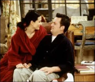 Quel personnage du passé risque d'acheter la maison voisine de celle de Chandler et Monica ?