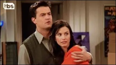 Où devait se rendre Chandler et Monica lors du premier anniversaire d'Emma ?