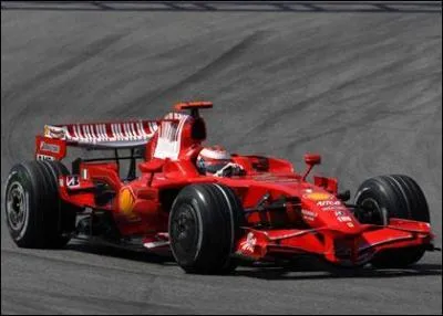 Quelle est la marque de cette voiture ?