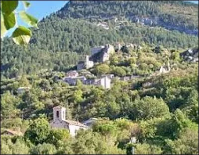 Village de l'ancienne région Rhône-Alpes, dans le parc naturel régional des Baronnies provençales, Sahune se situe dans le département ...