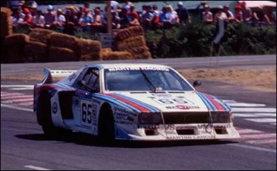 Cette voiture, victorieuse à Brands Hatch en 1980, 8e au Mans l'année suivante, est une ...