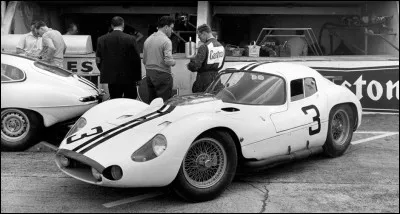 Trois voitures de ce type sont engagées aux 24h du Mans 1962, sans pouvoir réellement inquiéter les Ferrari. Il s'agit d'une ...