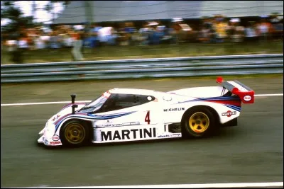 Cette voiture qui, en 1985, remporte les 1000 km de Spa et prend les 6e et 7e places au Mans, est une ...