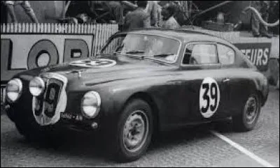 Cette voiture qui, en 1952, remporte la Targa Florio et prend ensuite les 6e et 8e places aux 24 heures du Mans, est une ...
