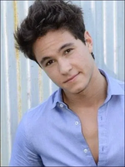 Comment s'appelle l'acteur qui joue Simon dans la s&eacute;rie ?