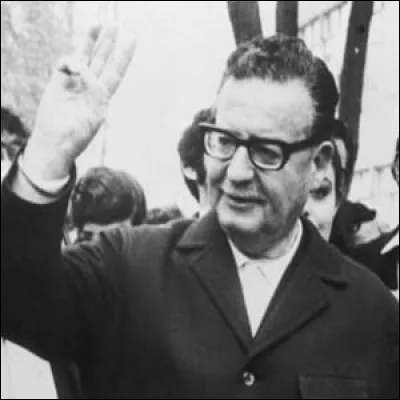 En 1973, quand le président du Chili Salvador Allende, sous la pression du coup d'Etat de Pinochet, se suicide-t-il ?