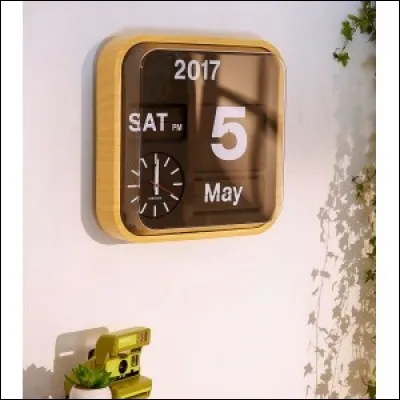 Durant quel mois de l'année 1636 le premier krach boursier de l'histoire a-t-il eu lieu en Hollande ?