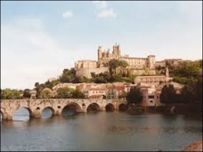 L'Orb est un fleuve qui se jette dans l'Océan Atlantique.