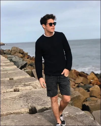 De qui Alvaro est-il amoureux ?