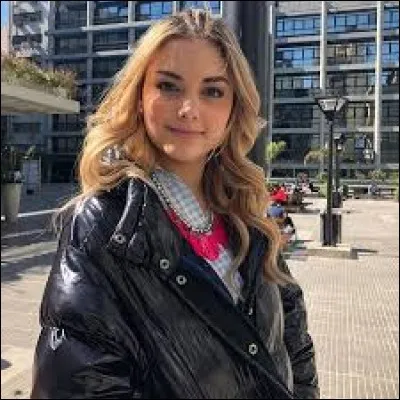 Quelle est la couleur de cheveux d'Agustina dans la vraie vie ?