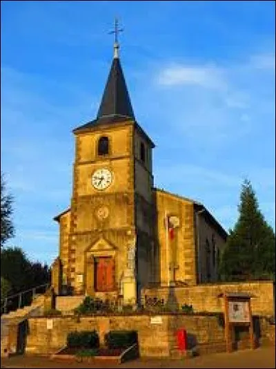 Nous sommes maintenant dans le Grand-Est, devant l'église Saint-Martin de Bermering. Village du Saulnois, dans l'ancienne région Lorraine, il se situe dans le département ...