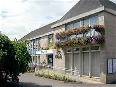 Nous sommes à présent en Bretagne, à Briec. Ville de l'agglomération Quimpéroise, dans le Pays Glazik, elle se situe dans le département ...