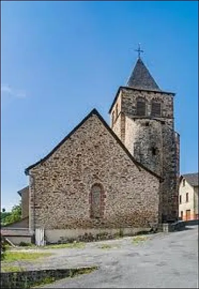 Vous avez sur cette image l'église Saint-Jean-Baptiste de Noailhac. Ancienne commune Aveyronnaise, elle se situe en région ...