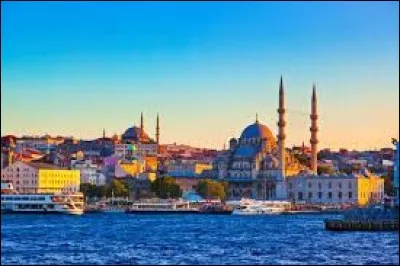 Quelle ville actuelle fut autrefois appelée Constantinople ?