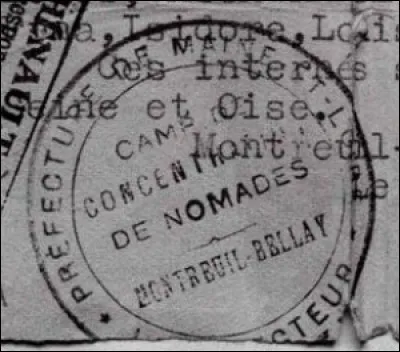 1940 > L'internement de la totalité des Roms sur le sol français étant irréalisable, une mesure obligatoire est alors instaurée par les autorités de Vichy. Laquelle ?