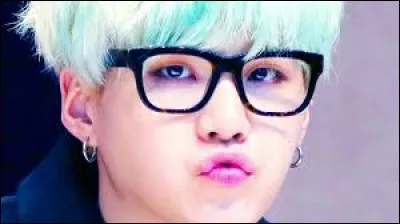 A-t-il des frère(s)/sur(s) ?