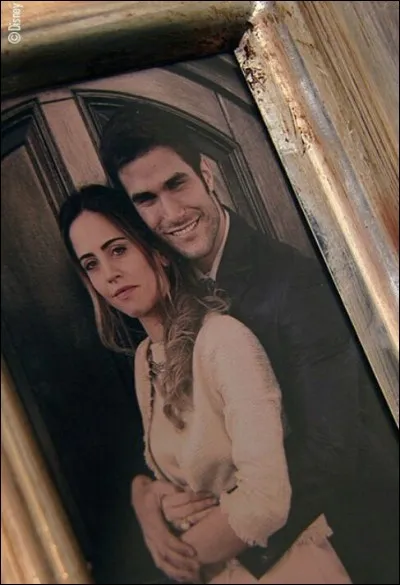 Comment s'appellent ses parents biologiques ?