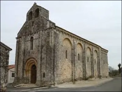 Ancienne commune Charentaise, Sainte-Colombe se situe en région ...