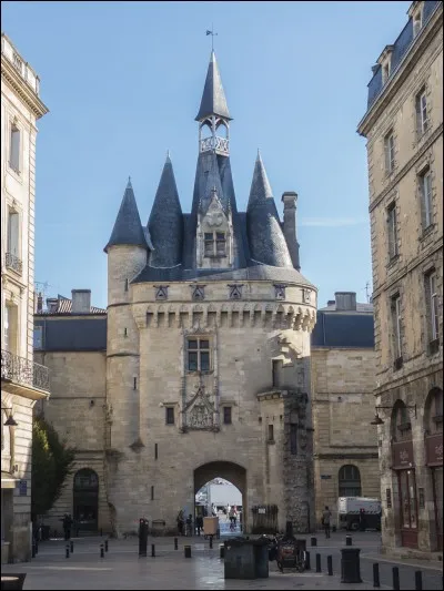 Quel écrivain célèbre du XVIe siècle fut maire de Bordeaux par deux fois ?