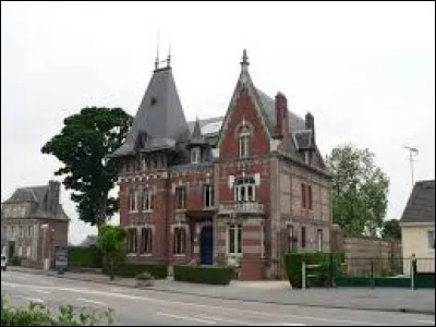 Hélène habite à Yvetot (Seine-Maritime). Elle porte le gentilé ...