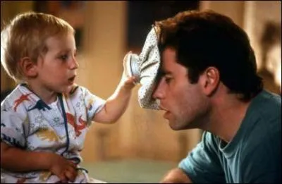 Qui fait la voix V.O. de Mickey (le bb) dans 'All maman ici bb' ?