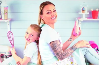 Quel est le thème de la chaîne YouTube de Roxane ?