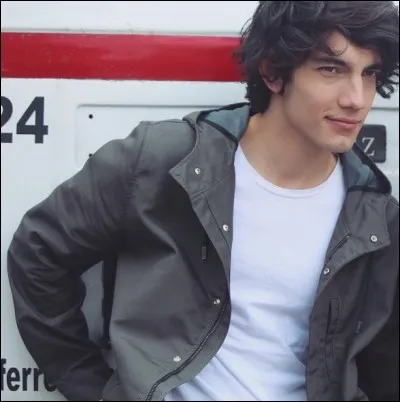 Qui joue le rôle de Ramiro ?