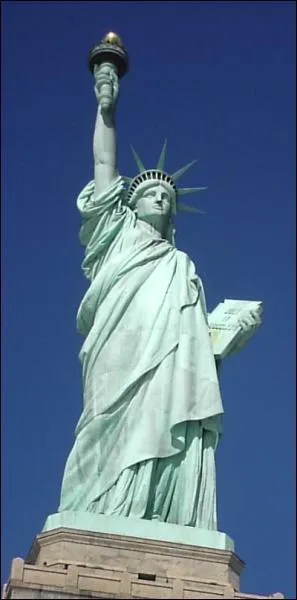 Lequel de ces sculpteurs est l'auteur de la statue de la Libert  New-York ?