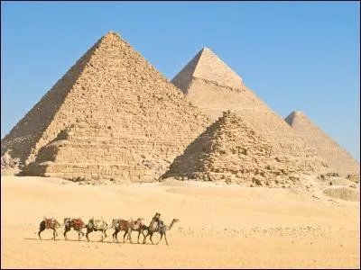 Lequel de ces pharaons n'a pas pour tombeau l'une des trois grandes pyramides d'Egypte ?