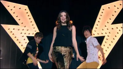 Quelle chanson chante-t-elle avec Gastón, Jim, Yam et Ramiro ?