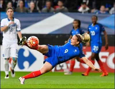 Quelle joueuse de l'Olympique lyonnais a gagné le Ballon d'Or France football ?