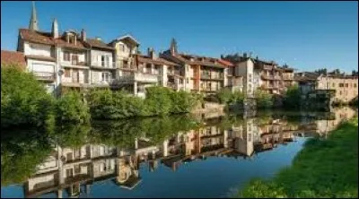 Laquelle de ces villes est située au centre du Massif central ?