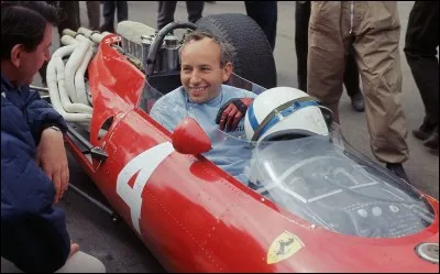 Ce pilote automobile, champion de monde de F1 en 1964 apr&egrave;s avoir &eacute;t&eacute; plusieurs fois champion du monde moto, c'est ...
