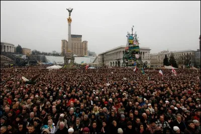 Quelle révolution, en Ukraine, est issue des résultats de l'élection présidentielle de 2004 considérée comme truquée par une partie de la population ?