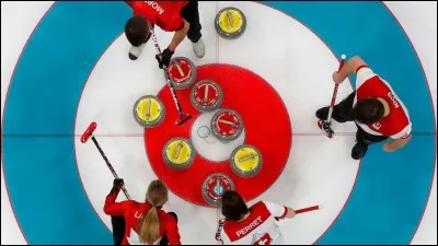 De quoi est composée la pierre utilisée pour jouer au curling ?