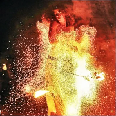 Dans toutes les demeures terrestres ou célestes, elle est honorée la première. Qui est cette déesse ?