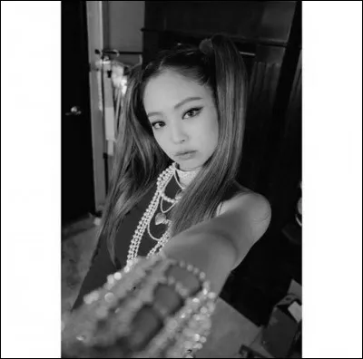 En ce moment, avec qui la jeune femme sort-elle ?